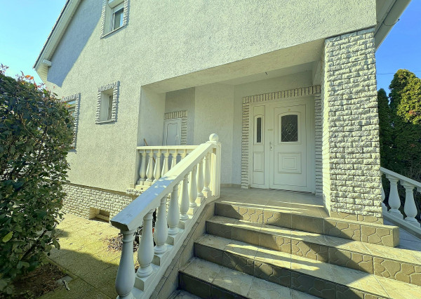 Predaj 6i RD s garážou a pivnicou, pozemok 611 m2, Mosonmagyaróvár