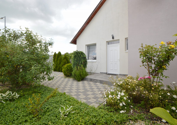 Predaj 3i samostatne stojací RD, 280 m2 pozemok, Rajka