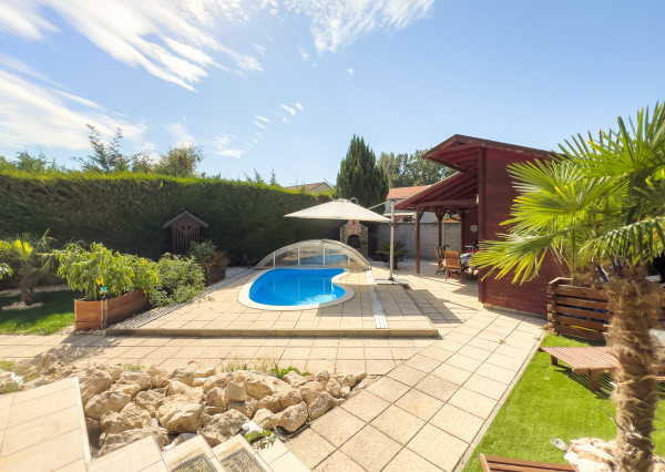 Predaj 5i luxusného domu s bazénom, Mosonmagyaróvár