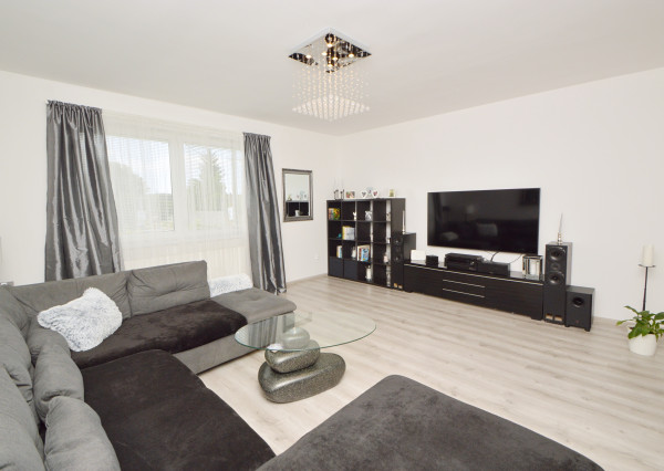 Predaj priestranný 5i rodinný dom s 1483 m2 pozemkom, pivnica, garáž, Dunakiliti