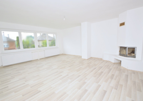 Predaj 3i byt s 260 m2 pozemkom, garážou a pivnicou, Bezenye