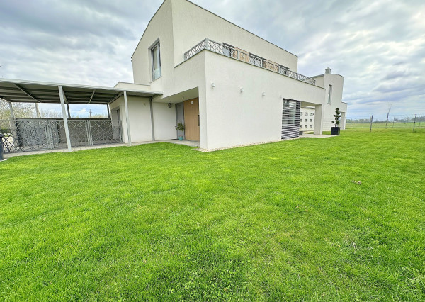Predaj 4i rodinný dom, pozemok 331 m2, Feketeerdő