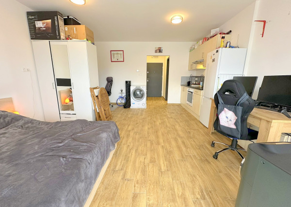 Predaj 38 m2 garsónka, terasa 5,81 m2, dve parkovacie miesta, Hegyeshalom