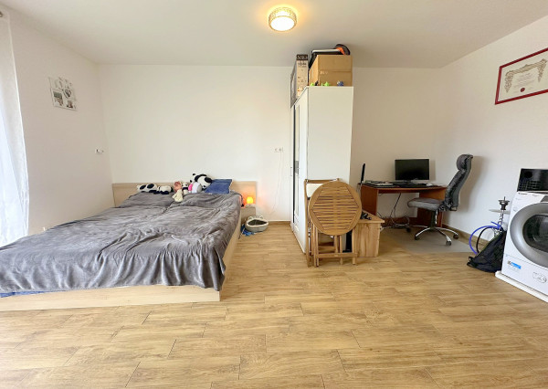 Predaj 38 m2 garsónka, terasa 5,81 m2, dve parkovacie miesta, Hegyeshalom