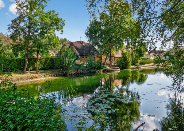 EXKLUZÍVNE NA PREDAJ DOM PRI DUNAJI– PRIAMY PRÍSTUP K VODE, DVA APARTMÁNY, VÝNIMOČNÁ POLOHA