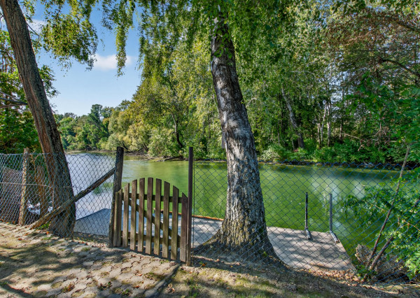 EXKLUZÍVNE NA PREDAJ DOM PRI DUNAJI– PRIAMY PRÍSTUP K VODE, DVA APARTMÁNY, VÝNIMOČNÁ POLOHA