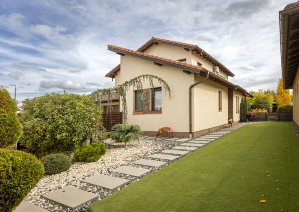 Energeticky úsporný 5i dom so záhradou a garážou, Mosonmagyaróvár