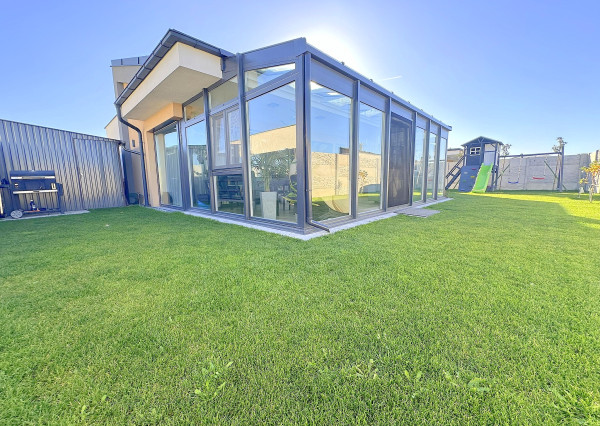 Predaj priestranný 4i RD, garáž, zimná záhrada, pozemok 513 m2, Mosonmagyaróvár