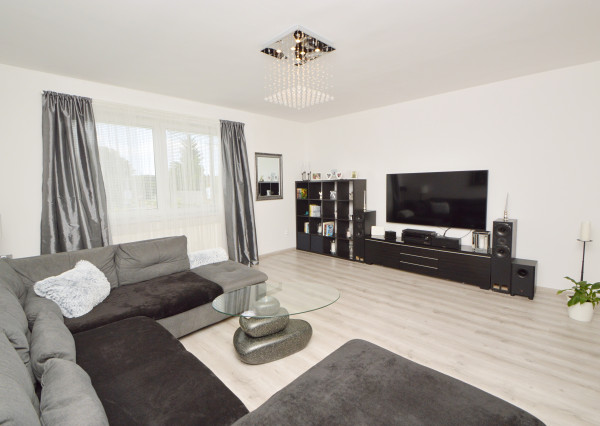 Predaj priestranný 5i rodinný dom s 1483 m2 pozemkom, pivnica, garáž, Dunakiliti