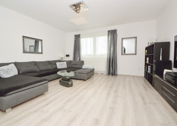 Predaj priestranný 5i rodinný dom s 1483 m2 pozemkom, pivnica, garáž, Dunakiliti