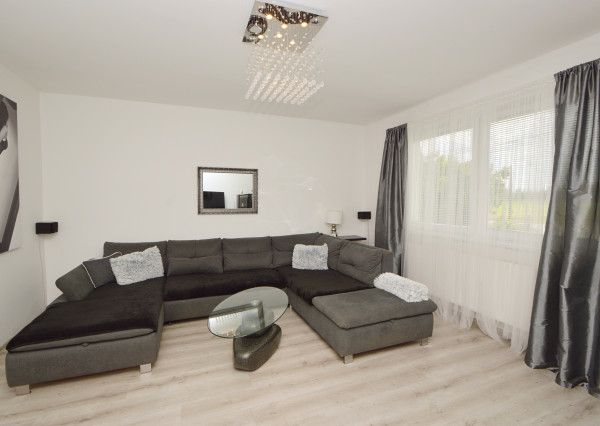 Predaj priestranný 5i rodinný dom s 1483 m2 pozemkom, pivnica, garáž, Dunakiliti