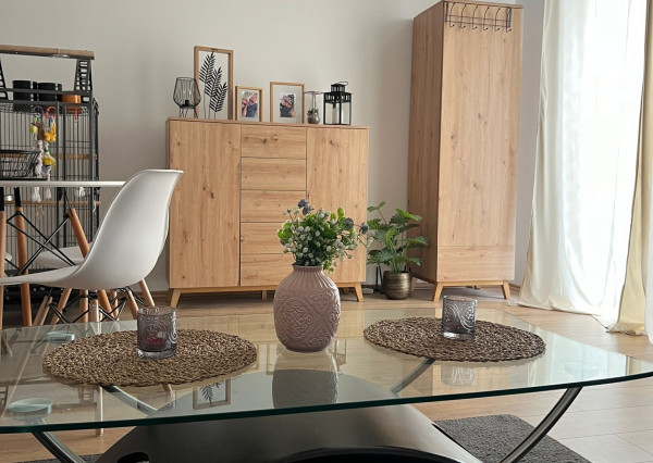 Prenájom, zariadený 1i byt s predzáhradkou a s vyhradeným parkovacím miestom, Rajka