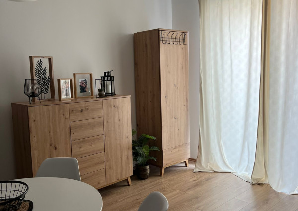 Prenájom, zariadený 1i byt s predzáhradkou a s vyhradeným parkovacím miestom, Rajka