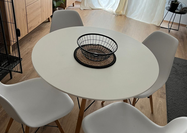 Prenájom, zariadený 1i byt s predzáhradkou a s vyhradeným parkovacím miestom, Rajka