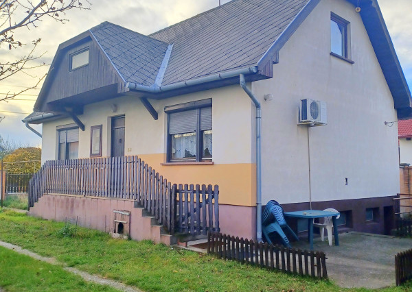 Predaj rodinný dom s garážou, pozemok 1094 m2, Mosonudvar