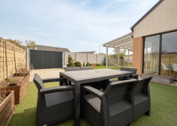 EXKLUZÍVNE - Predaj, 4i rodinný dom na rožnom pozemku, 389 m2 pozemok, Rajka