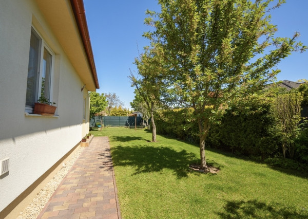 Predaj 3i rodinný dom so zimnou záhradou v obľúbenej časti Rajky, krb, pozemok 540 m2, Rajka