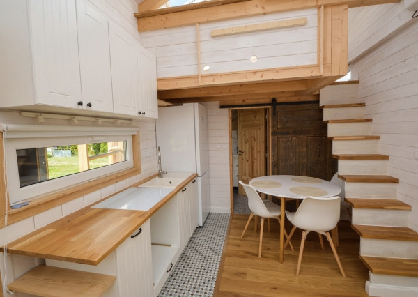 Predaj štýlový tiny house s veľkým pozemkom v obci Újrónafő