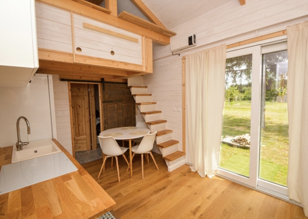 Predaj štýlový tiny house s veľkým pozemkom v obci Újrónafő