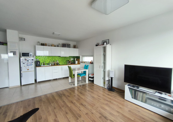 Predaj priestranný 2i byt s balkónom v uzatvorenom areáli, Viladomy, Rajka
