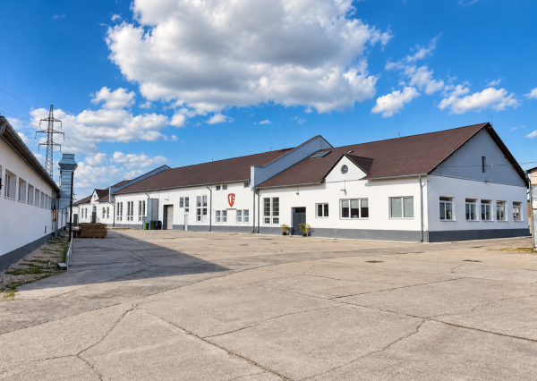 Na prenájom  priemyselná/skladová a výrobná hala 1 400 m² v Mosonmagyaróvári