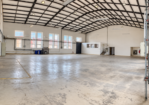 Na prenájom  priemyselná/skladová a výrobná hala 1 400 m² v Mosonmagyaróvári