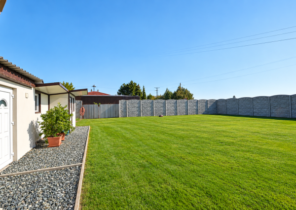 Predaj 3i rodinný dom, dvojgaráž, 1 061 m2 pozemok, Mosonszolnok