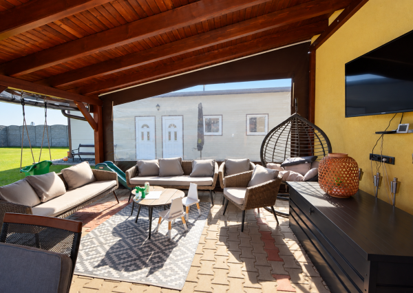 Predaj 3i rodinný dom, dvojgaráž, 1 061 m2 pozemok, Mosonszolnok